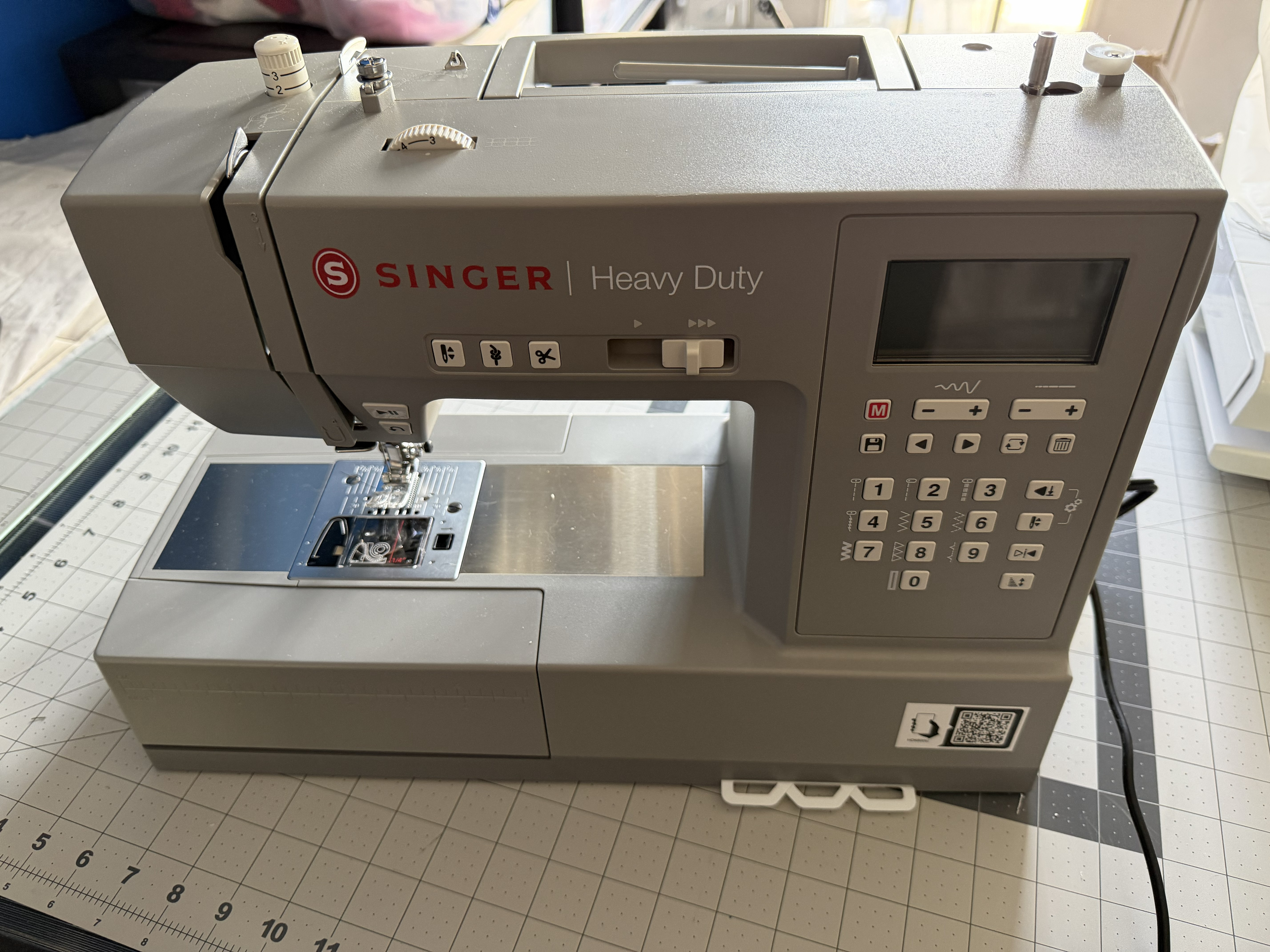 Singer Heavy Duty 6800C sewing machine